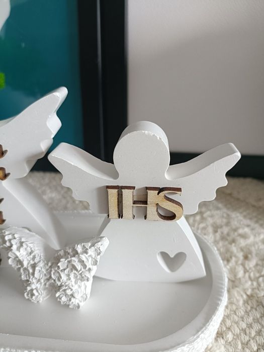 Komunia aniołki prezent od chrzestnych babci dziadka figurki dekoracje