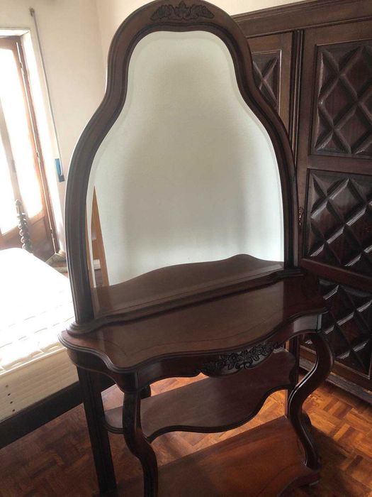 Móvel/Aparador Antigo com Espelho – usado em bom estado