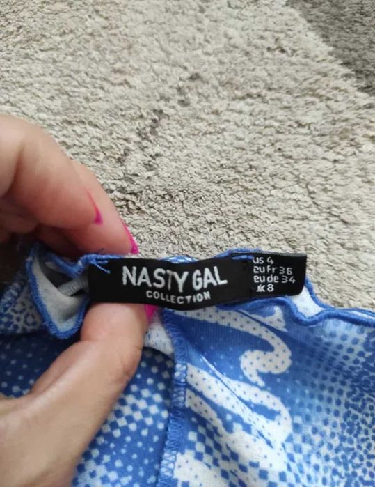 Niebieska bluzka we wzory nasty gal