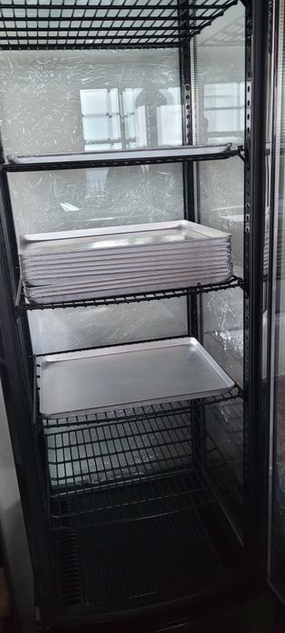 Witryna cukiernicza Hendi 280 l