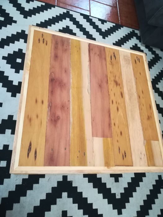 Mesa sala de estar, pés em corrente