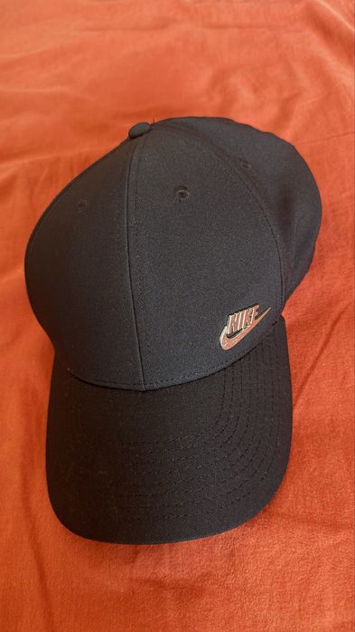 Vendo boné novo da Nike!