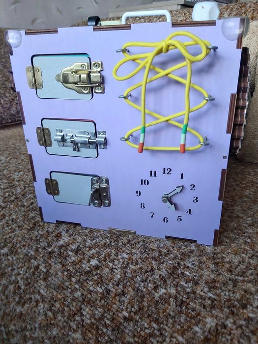 Продам Бізікуб для розвитку дрібної моторики