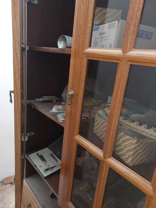 Sofá, cómodas e armários