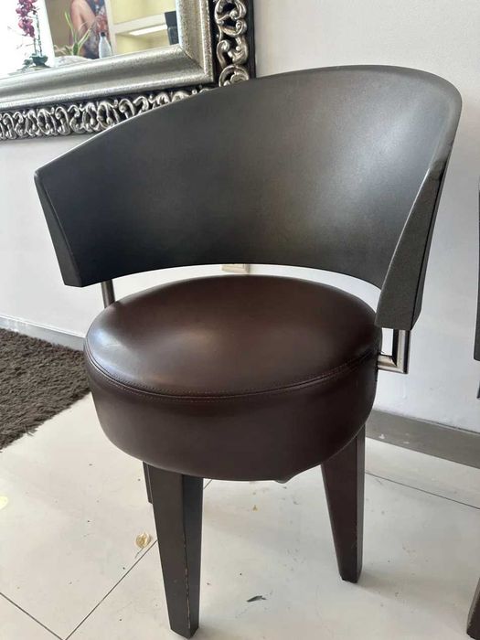 Par de Cadeiras de Design — Assento em Pele