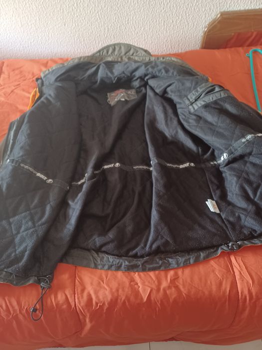 Vendo blusão de homem de inverno da marca lightning bolt