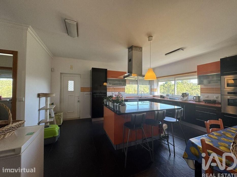 Moradia isolada T4 em Serra e Junceira de 204,5 m2