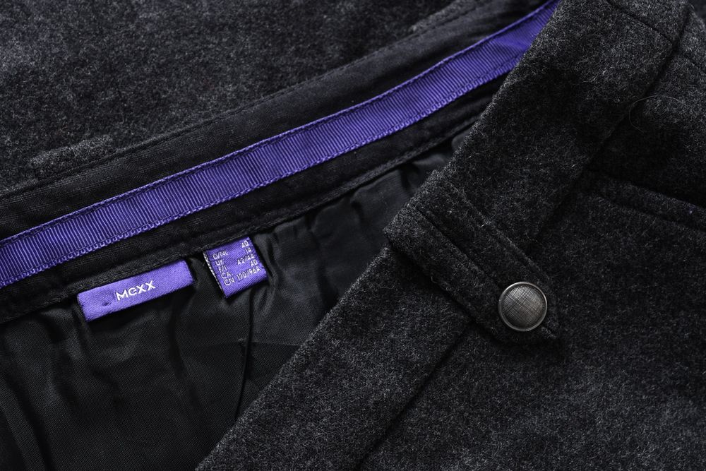 MEXX krótka wełniana spódniczka 70% wełna grafitowa r. 40
