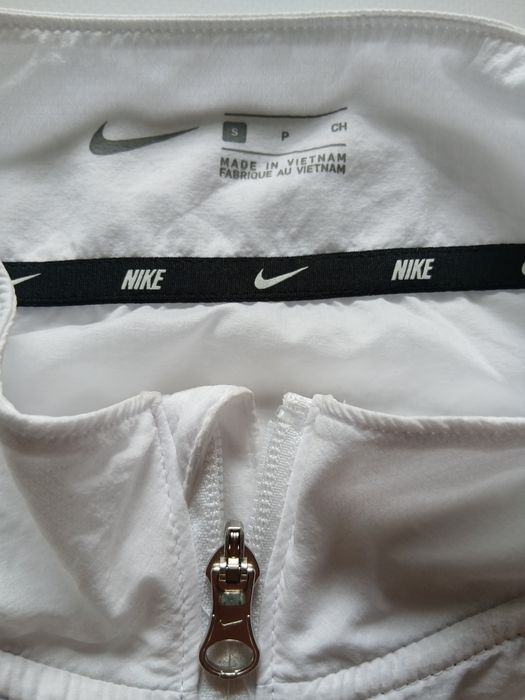 Легкая ветровка Nike