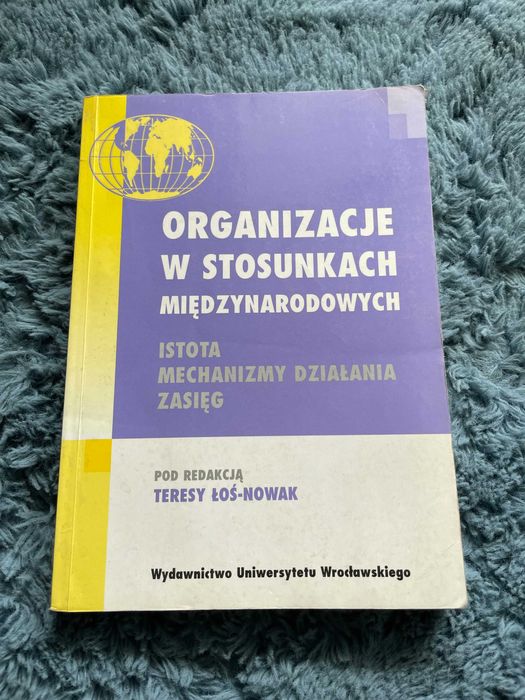 Organizacje w stosunkach międzynarodowych, Łoś-Nowak