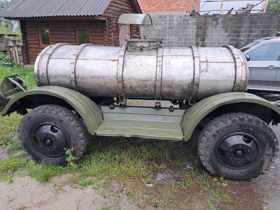 Продам нержавіючу бочку 2 куб.на колесах