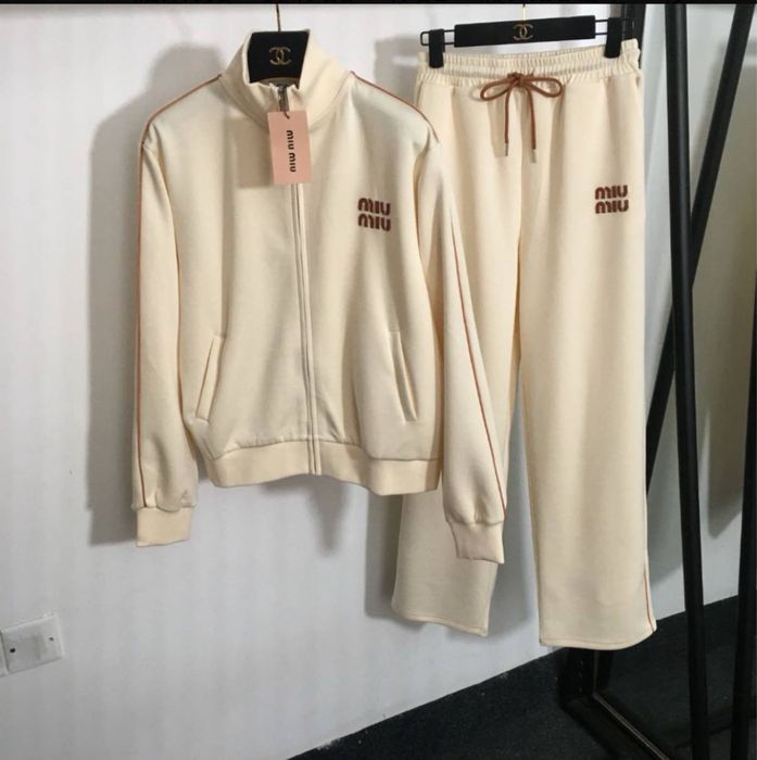 Miu Miu прогулочный костюм