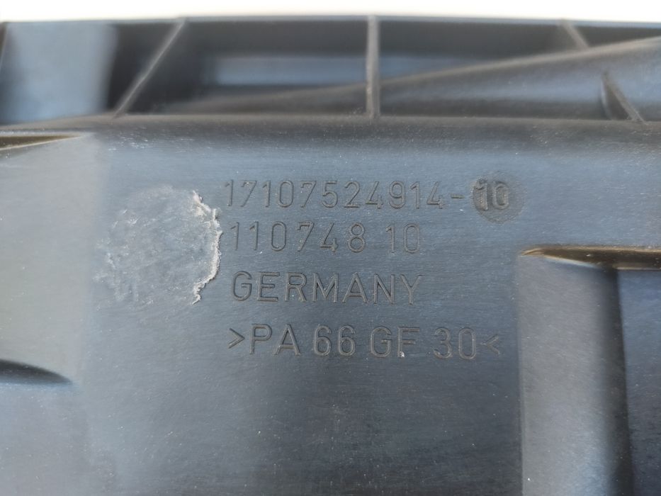 Права частина касети радіаторів БМВ-Х1. Ричаг правий.