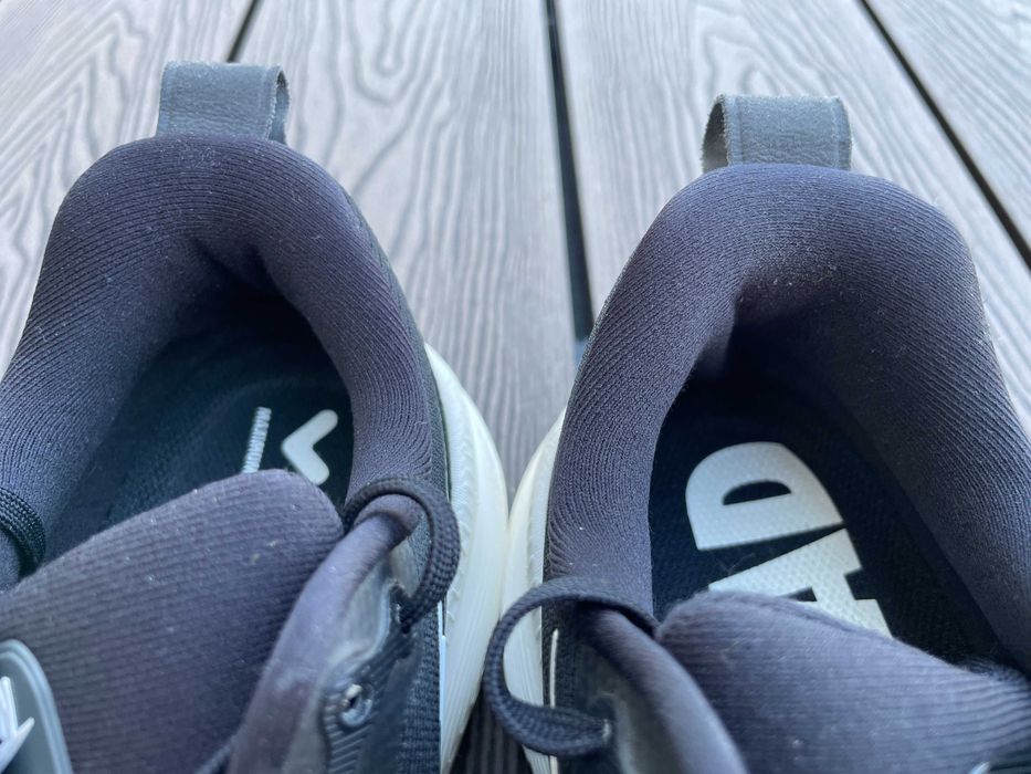 Buty Nike Vomero 18 Męskie Czarno-Białe r. 42