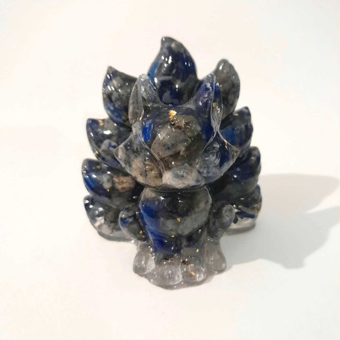 Raposas e unicórnios em resina com pedra semipreciosa