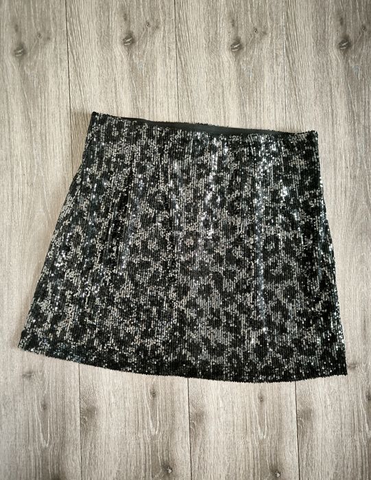 Мини юбка чёрная в паетках