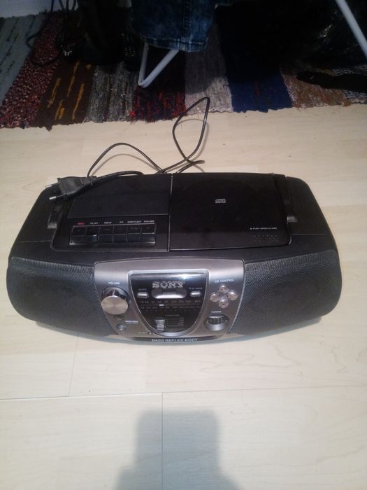 Sprzedam tanio fajny boombox Sony CDF-V6 Sprawny