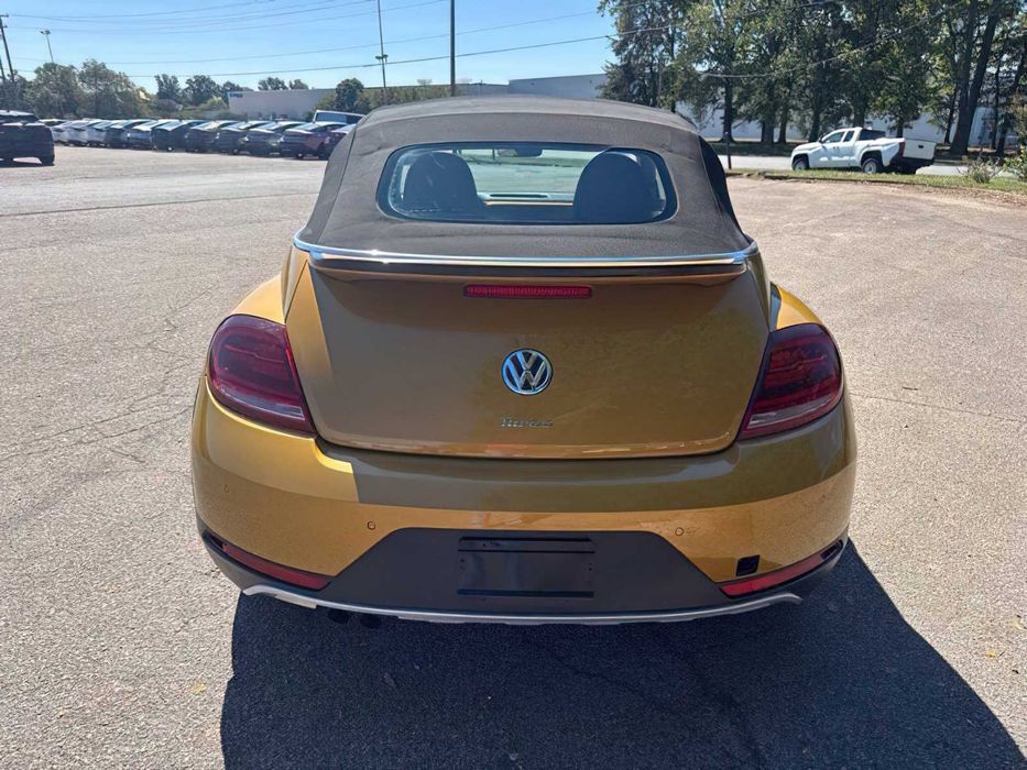 Volkswagen Beetle Dune Convertible      2017