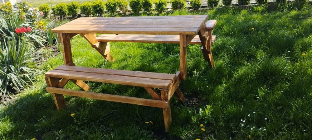 Лавочка зі столиком