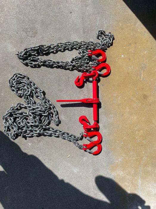 Napinacz z łańcuchem transportowym .