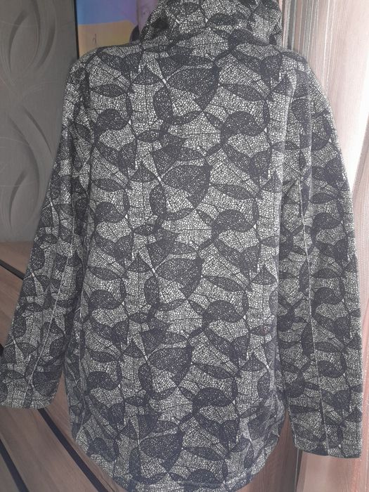 Куртка-вітровка жіноча.