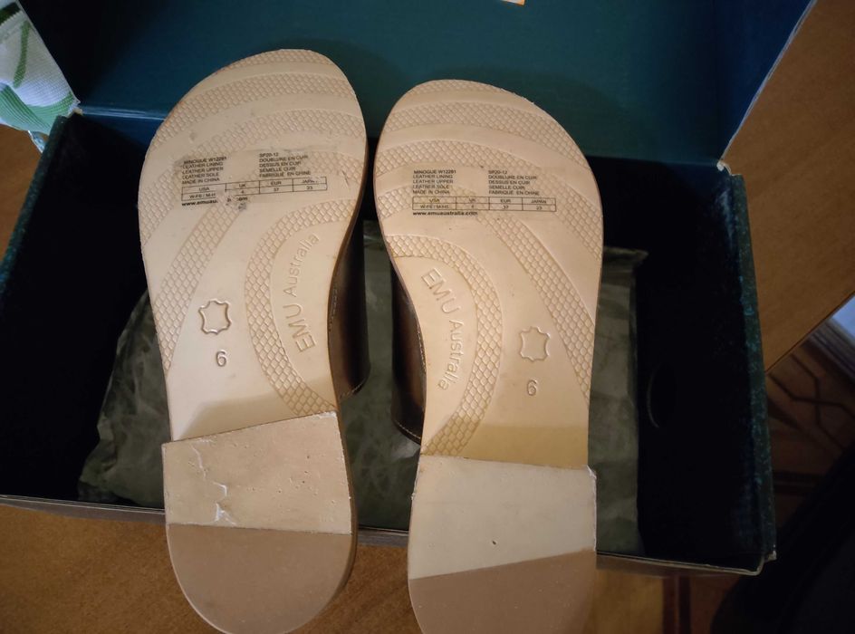 Новые кожаные шлепанцы