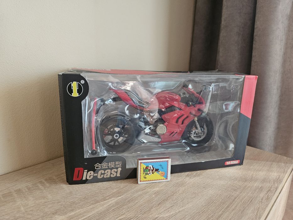 Мотоцикл Ducati Panigale V4S.