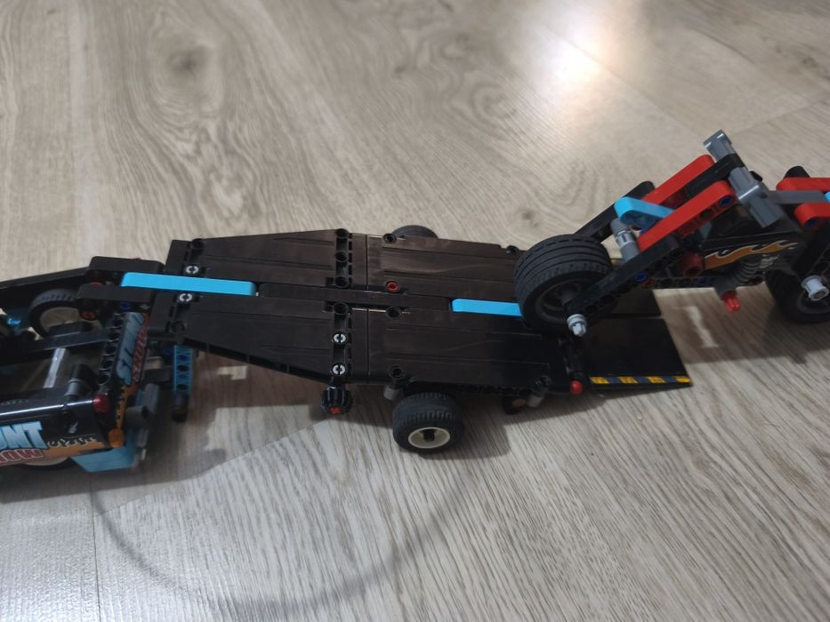 LEGO 42106 Technic - Furgonetka i motocykl kaskaderski