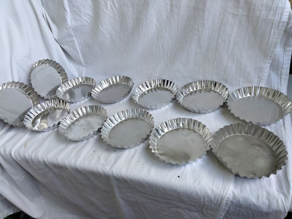 Тарелки или формы из фольги 12 шт