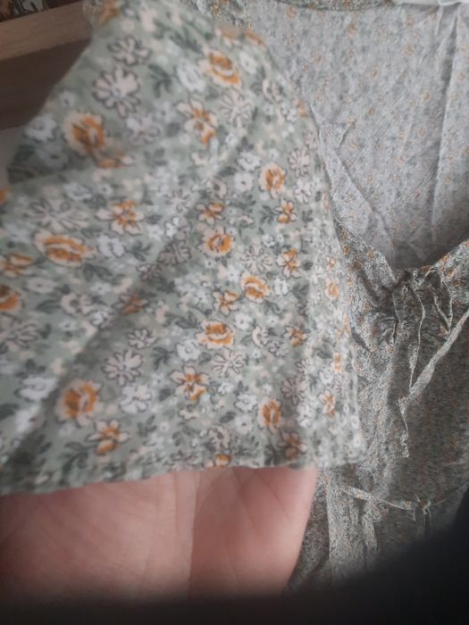 Sukienka w kwiatuszki 46-48