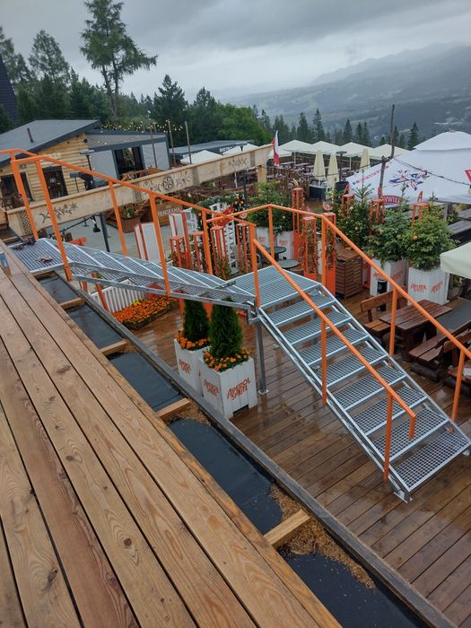 Schody stalowe zewnetrzne