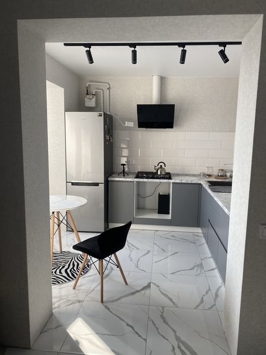 Сдам 1-квартиру студию посуточно левый берег