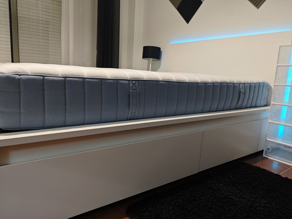 Cama de casal IKEA - MALM c/ 4 gavetões (140 x 200 cm)