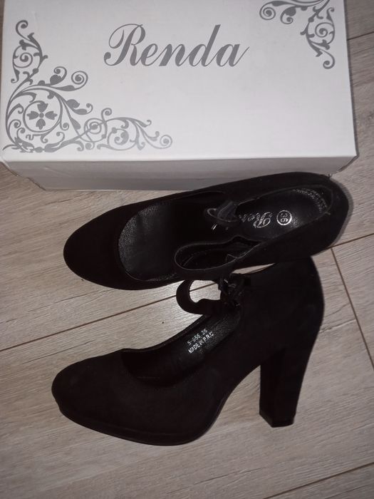 Nowe eleganckie buty na obcasie rozmiar 36
