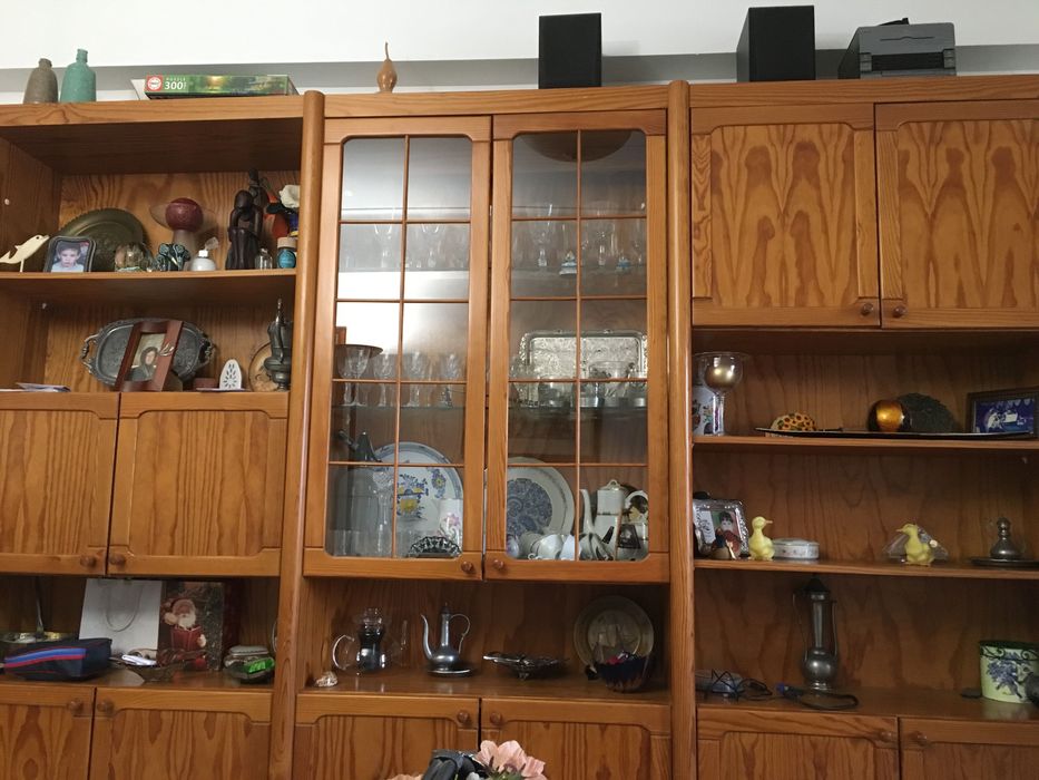 Móvel Cristaleira de Sala em madeira