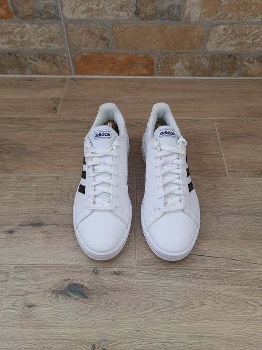 Кроссовки Adidas р 43,5 на 42 (28),р 44,5 на 43 (28,5) ц 1650 гр новые