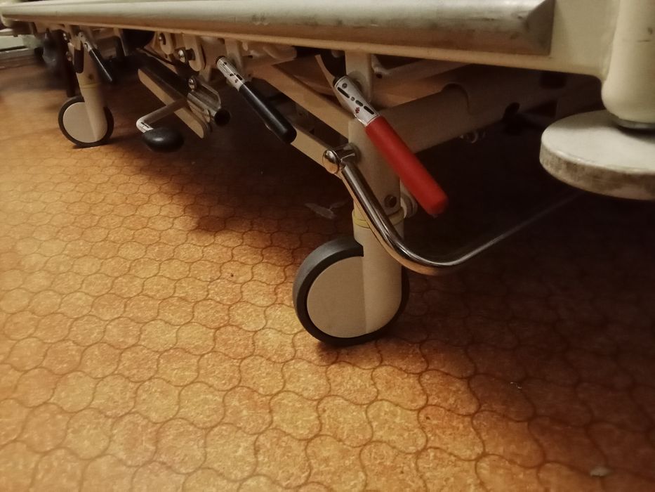 Медицинская кровать