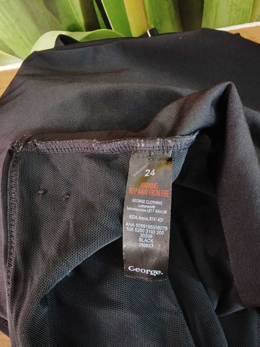 Czarny klasyczny strój kąpielowy George rozmiar 52 nylon/elastan