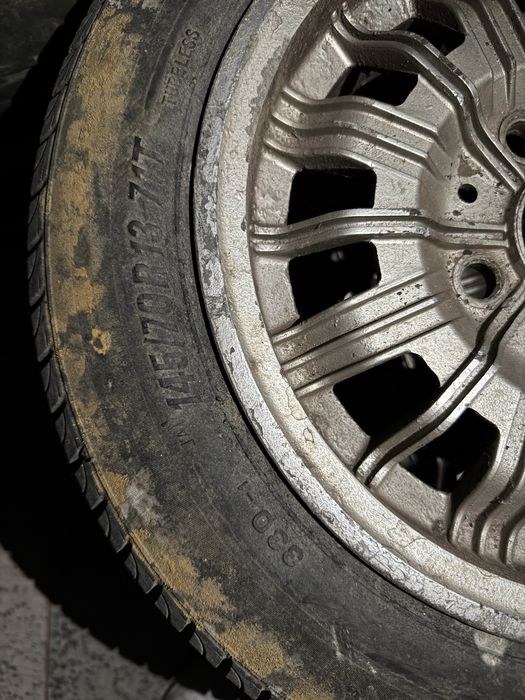 5 Jantes R13 + Pneus 155/70 e 145/70 R13