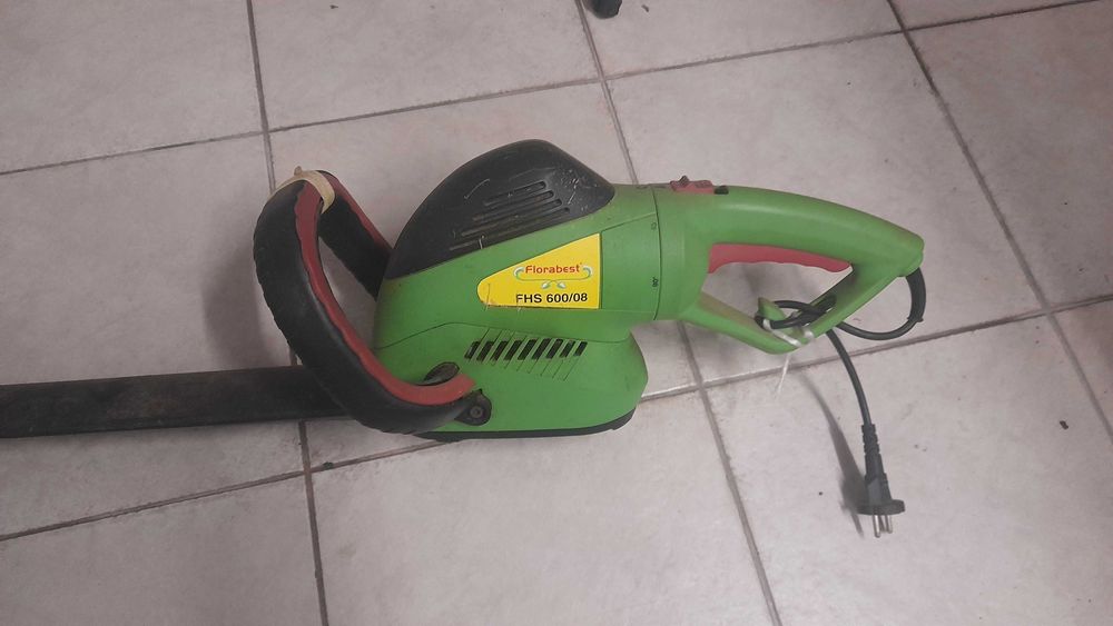 corta sebes elétrico