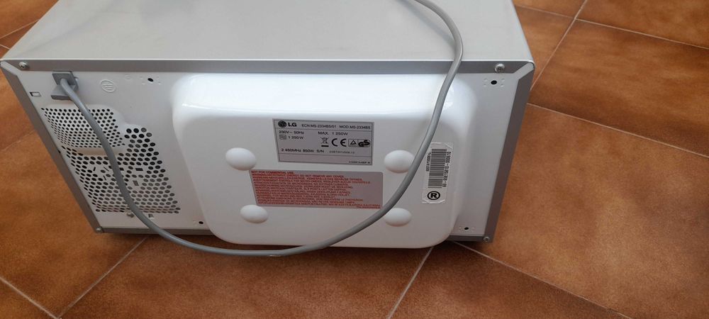 Micro-ondas LG - cinzento - 850W - Wavedom