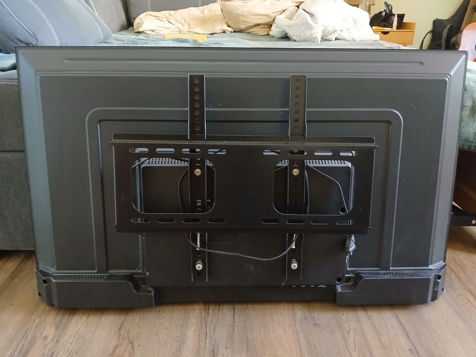 Grunhelm 43F500-GA11V (43") у стані нового (в комплекті з кріпленням)