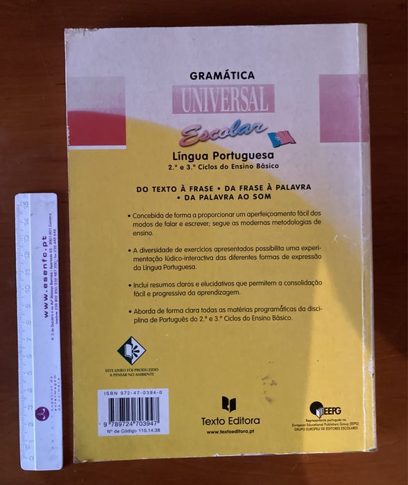 Livros de português e dicionários