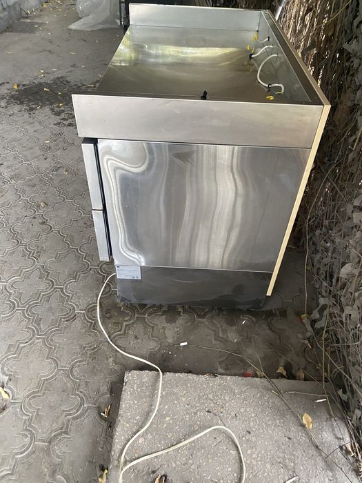 Холодильный стол