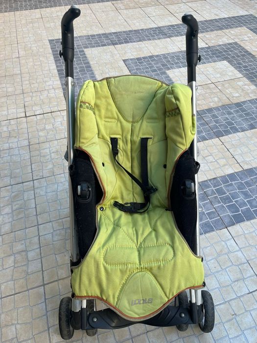 Carrinho para transportar o bebé