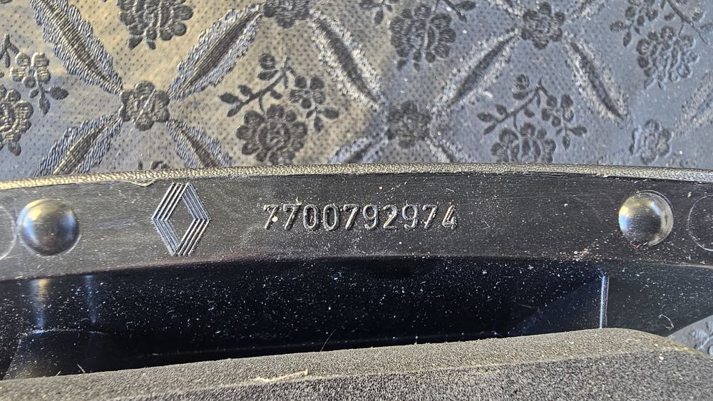Farol traseiro esquerdo Renault 21