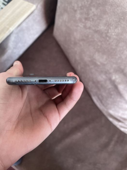 Айфон 8 на запчастини все оригінальне