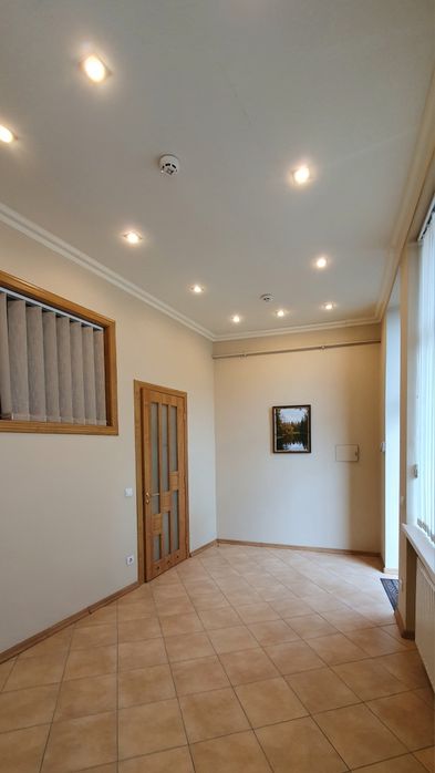 ПРОДАЖ ОФІСНОГО ПРИМІЩЕННЯ 69,1 м² в історичному центрі Мукачева
