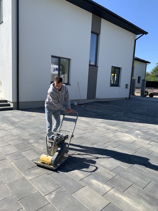 Вкладання бруківки!