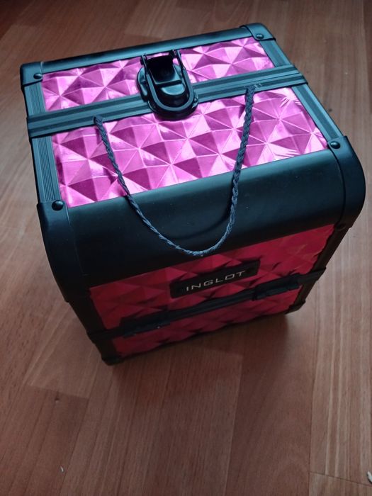 Продам бьюті кейс для косметики INGLOT
